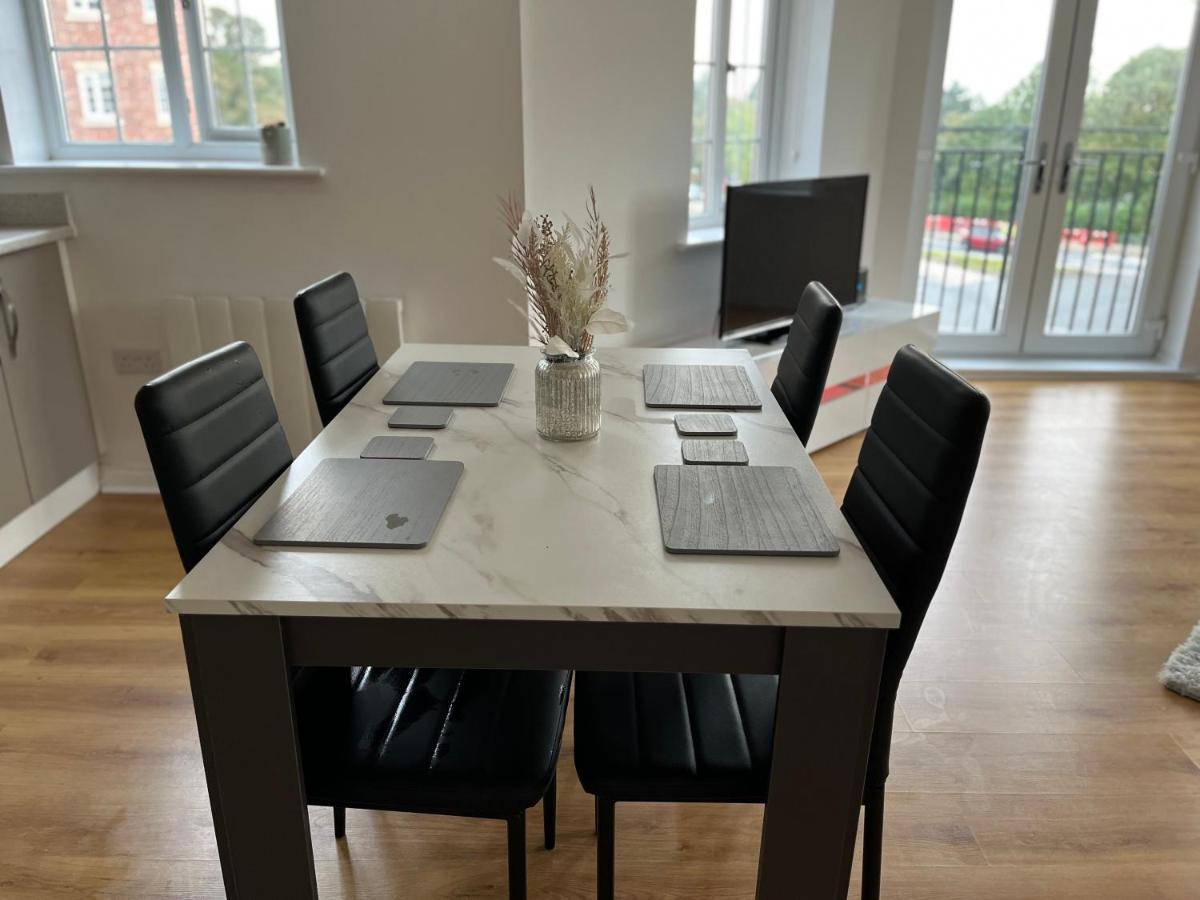 Beautiful Apartment & Parking 요크 외부 사진